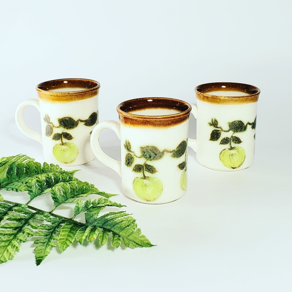 Set of three Vintage Biltons apple on branch coffe